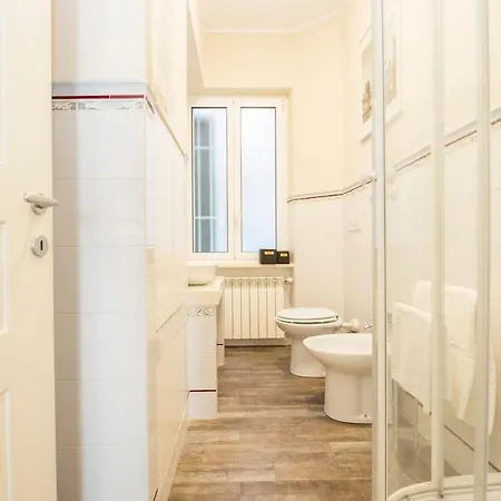 Apartment Casa Matilde, Chic&charme A 2 Passi Da De Ferrari - Metro Per Acquario Genoa
